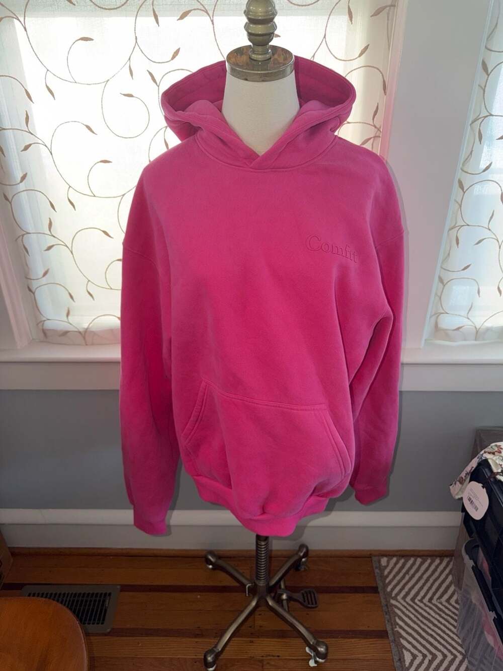Comfrt Signature Embroidered Hoodie in Pink, Size Medium